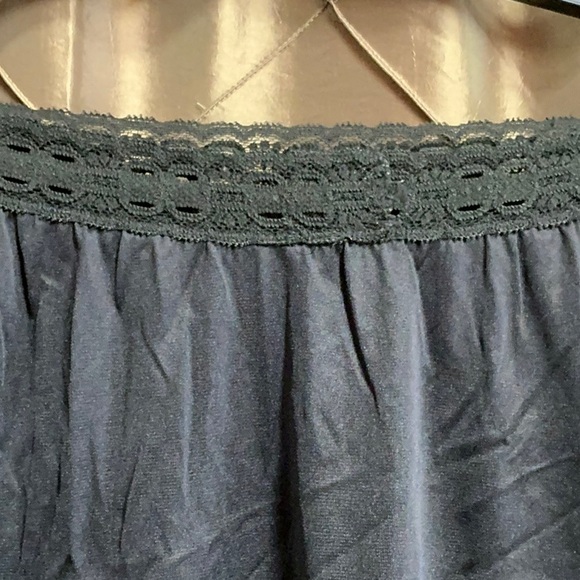 VGUC- Vintage Olga 'Secret Hugs' Half-Slip w/Lace Elastic Waist - Picture 4 of 6